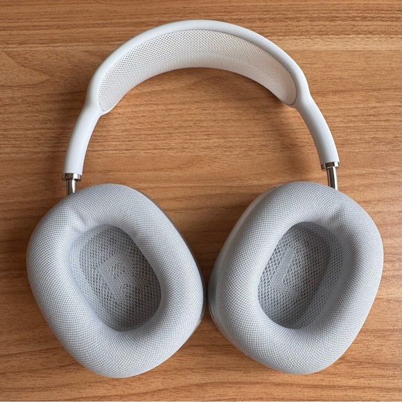 Apple AirPods Max White over ear headphones (2024 USB-C) - Silver - NEVER USED - Picture 4 of 8